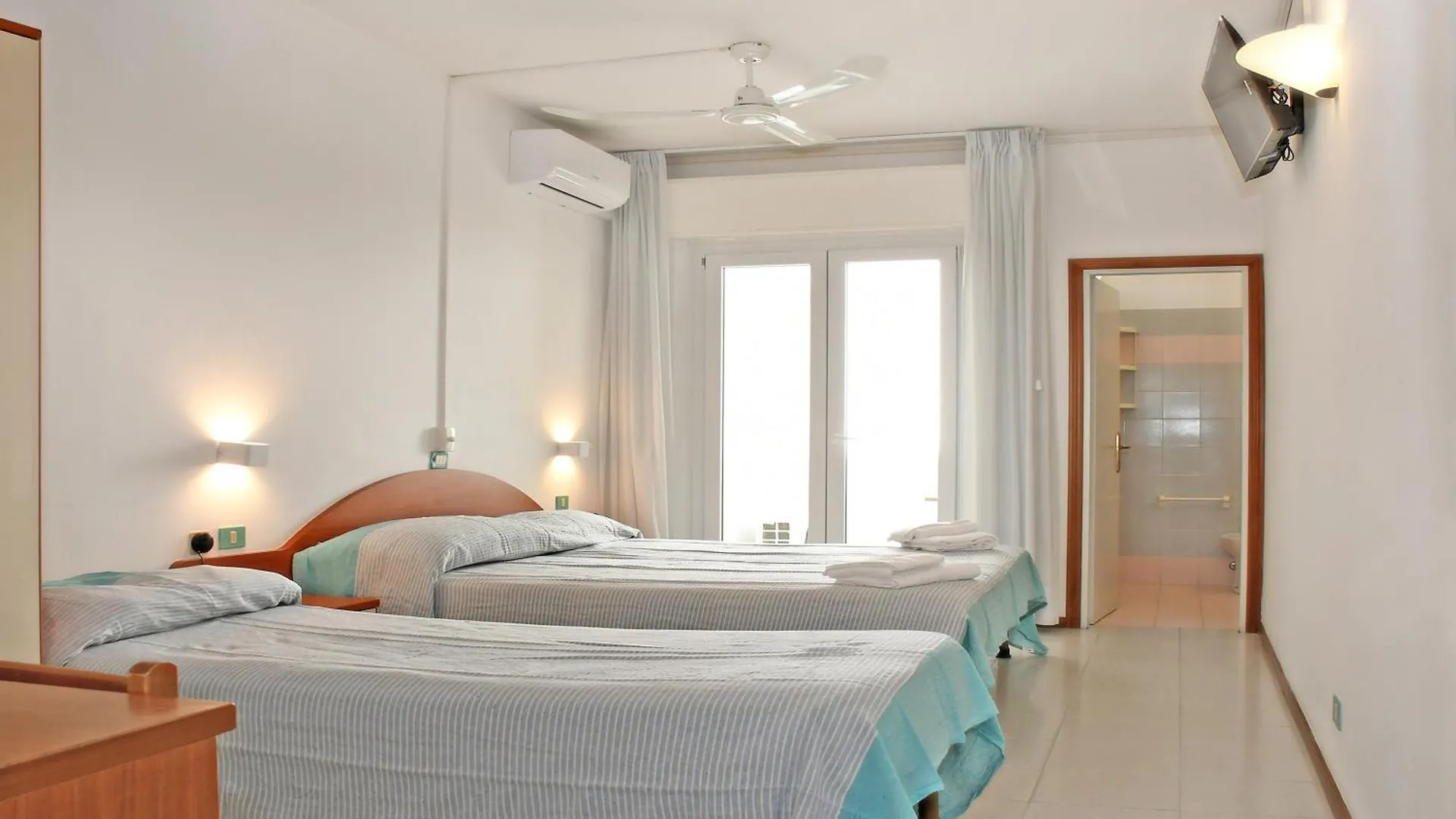 **  Hotel Exclusive In Pieno Centro - Nuova Gestione 2025 Riccione Italy