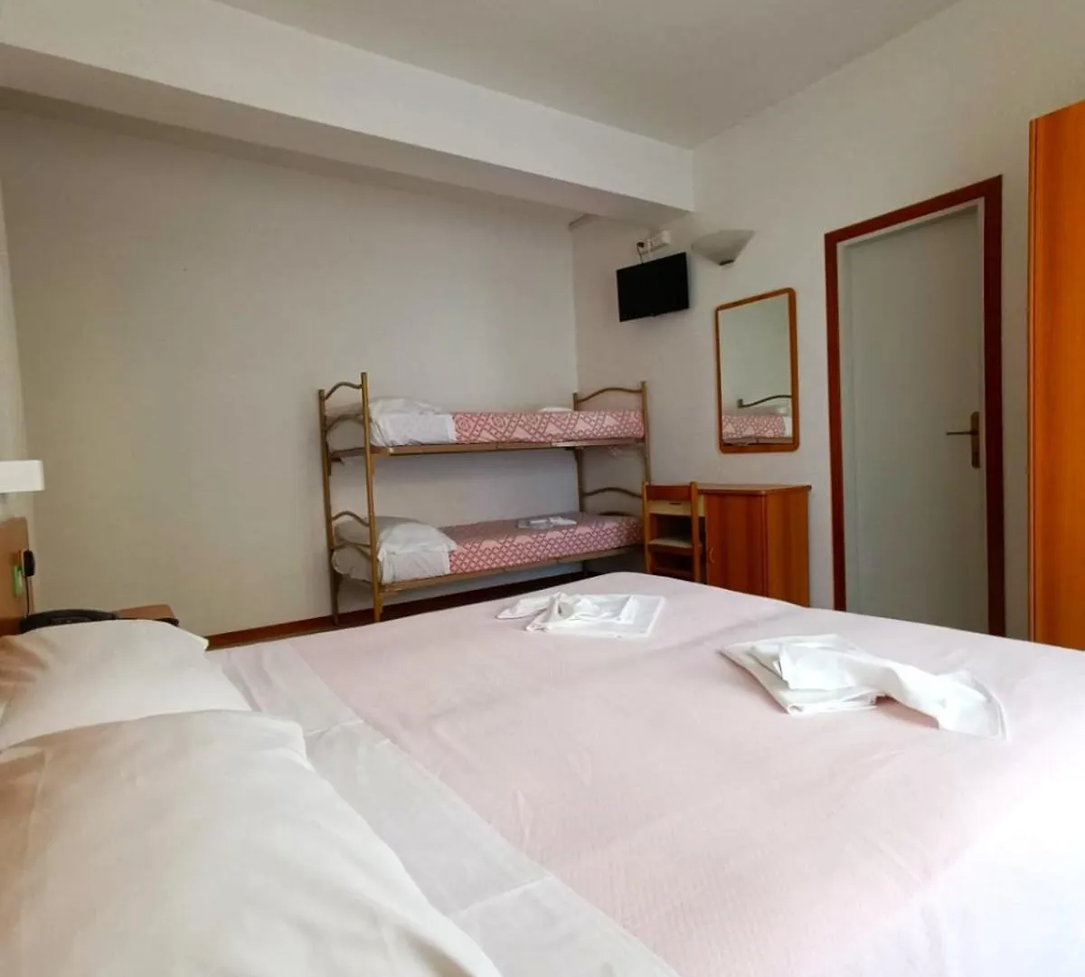 Hotel Exclusive In Pieno Centro - Nuova Gestione 2025 리치오네 2*,  이탈리아